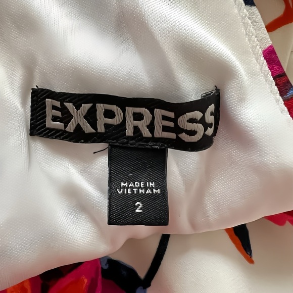 Express Fit-and-Flare A-Line Floral Halter Dress – Size 2
Soft & Silky - Picture 5 of 10